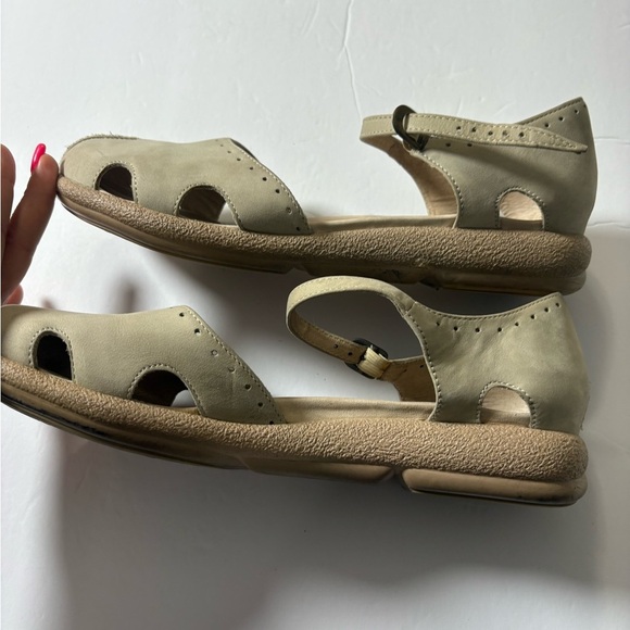 Dansko Mary Janes in Taupe Mushroom Color. Nubuck Leather, Rubber Sole. 9.5-10 - Picture 6 of 14